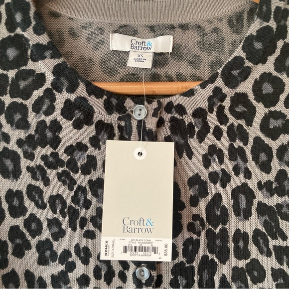 Croft & Barrow Women's Button Lightweight Gray Leopard Animal Print Cardigan XS - Picture 5 of 9